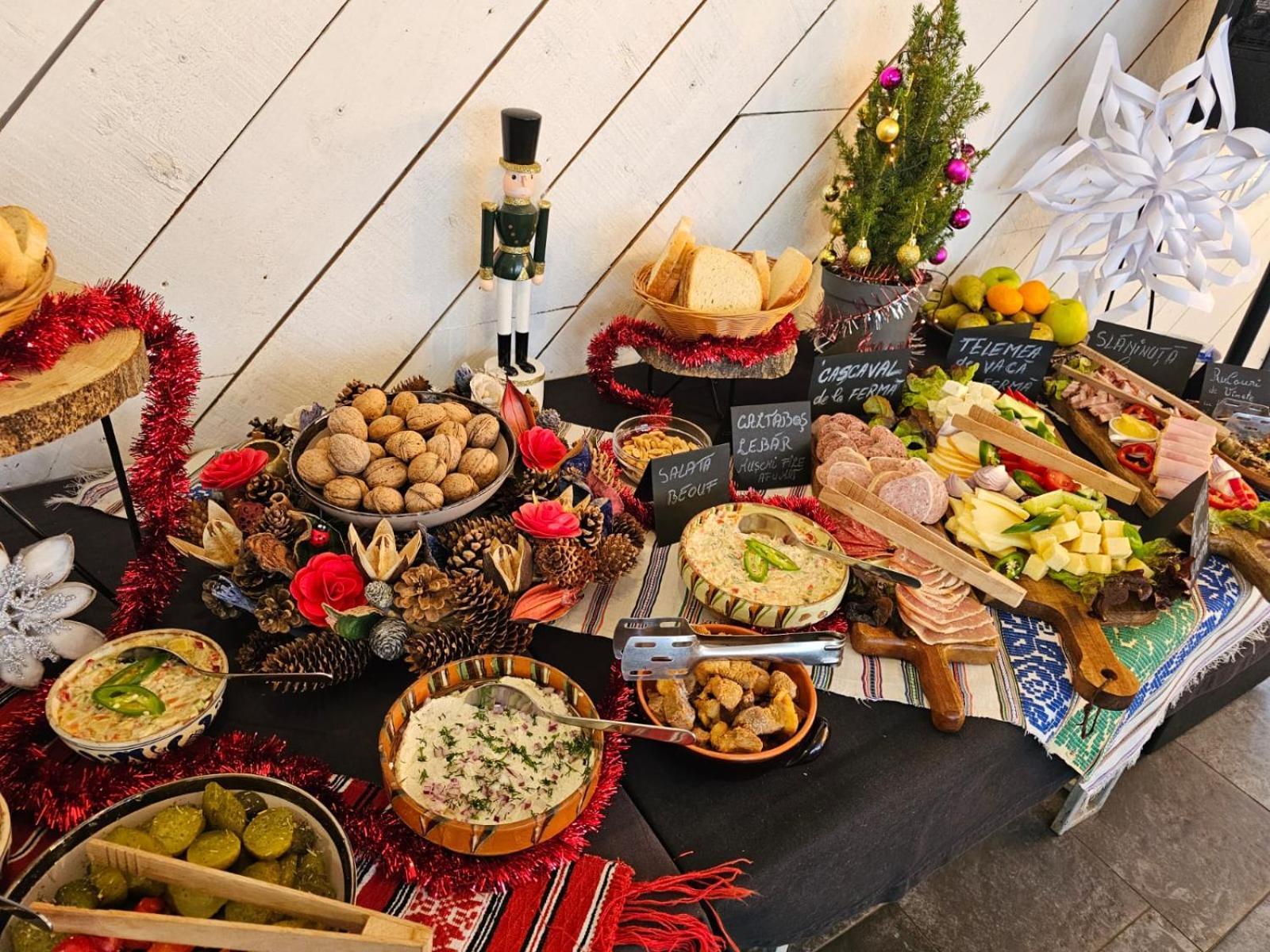 Ursa Mica Glamping Resort Şirnea Esterno foto